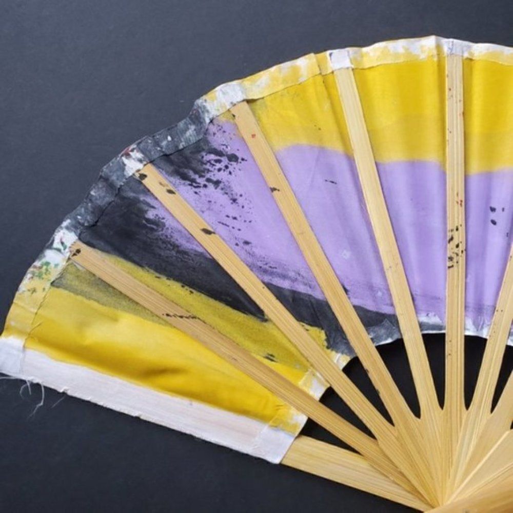 Decorative hand painted fan - Picture 7 of 8